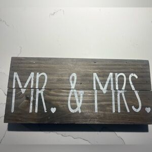 Mr. Mrs. - wood swedding 💒 sign